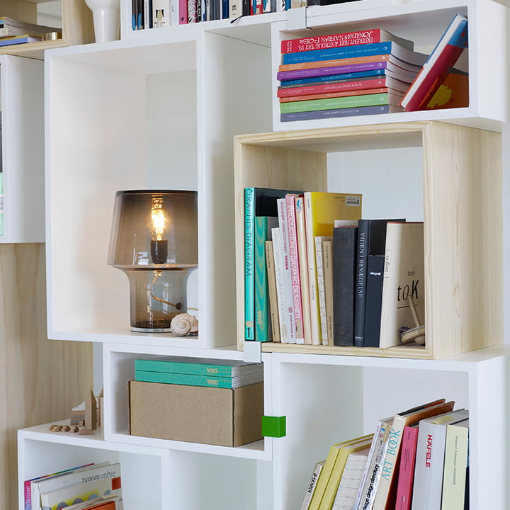 Stacked Système d'étagères avec lampe de table Cosy in Grey by Muuto